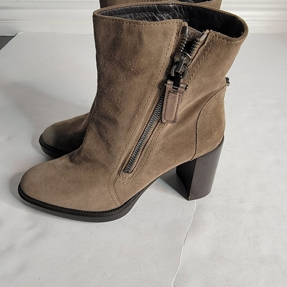 Aquatalia Ilena Heel Boots Sz 10 Suede Ankle Booties Tan - Picture 1 of 11